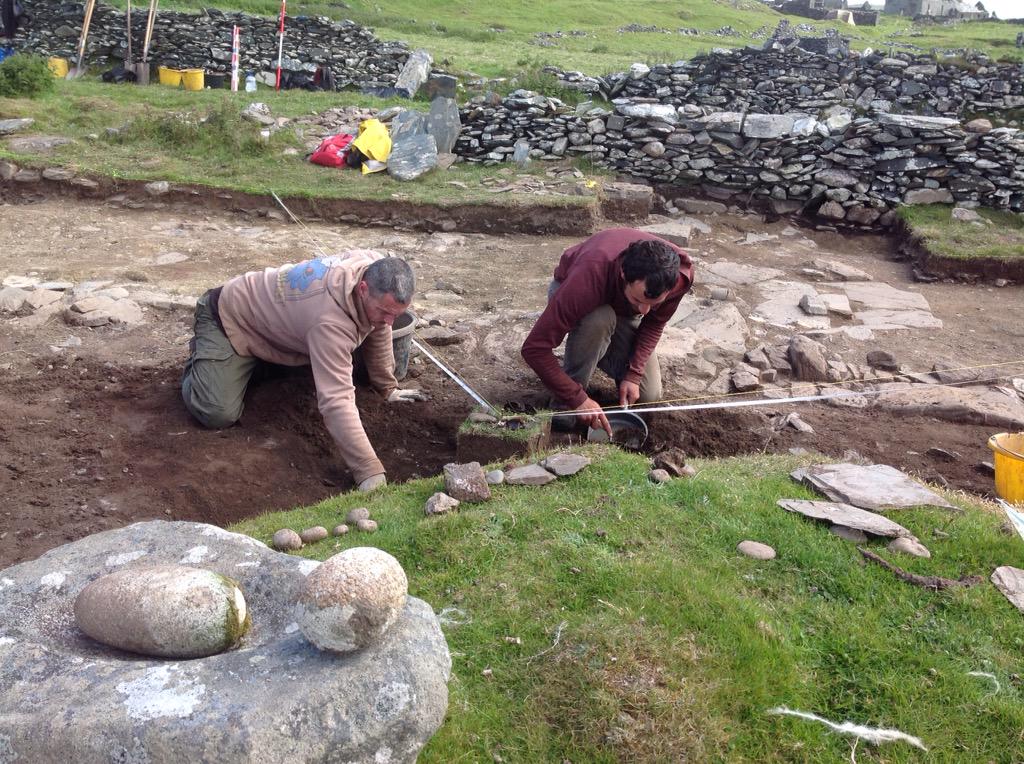 CLICprojectND's tweet image. Excavating near Leaba Leo! #Inishark #CLICproject #aloadofbullans