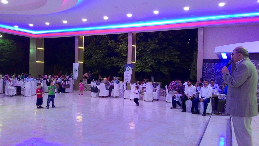 HalilBahar8's tweet photo. Aktif Eğitim Sen'in düzenlediği iftar programında Eğitimci Abdulgaffar Dereli hocamızın konusmasindan... http://t.co/J7uNiS5FUI