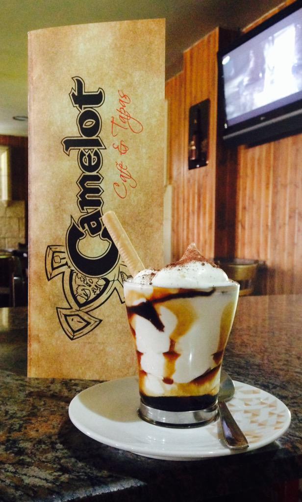 camelot_pub's tweet photo. Prueba nuestra crema de helado sola,con siropes o combínala con café http://t.co/AtsK7yz3DB
