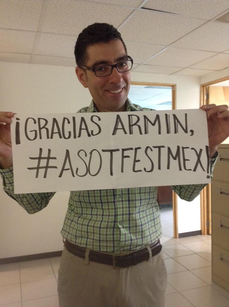 @benbowie El famoso #Biker !! Apoyando y agradeciendo a @arminvanbuuren por la Gran Noticia de #ASOTFESTMEX @asot