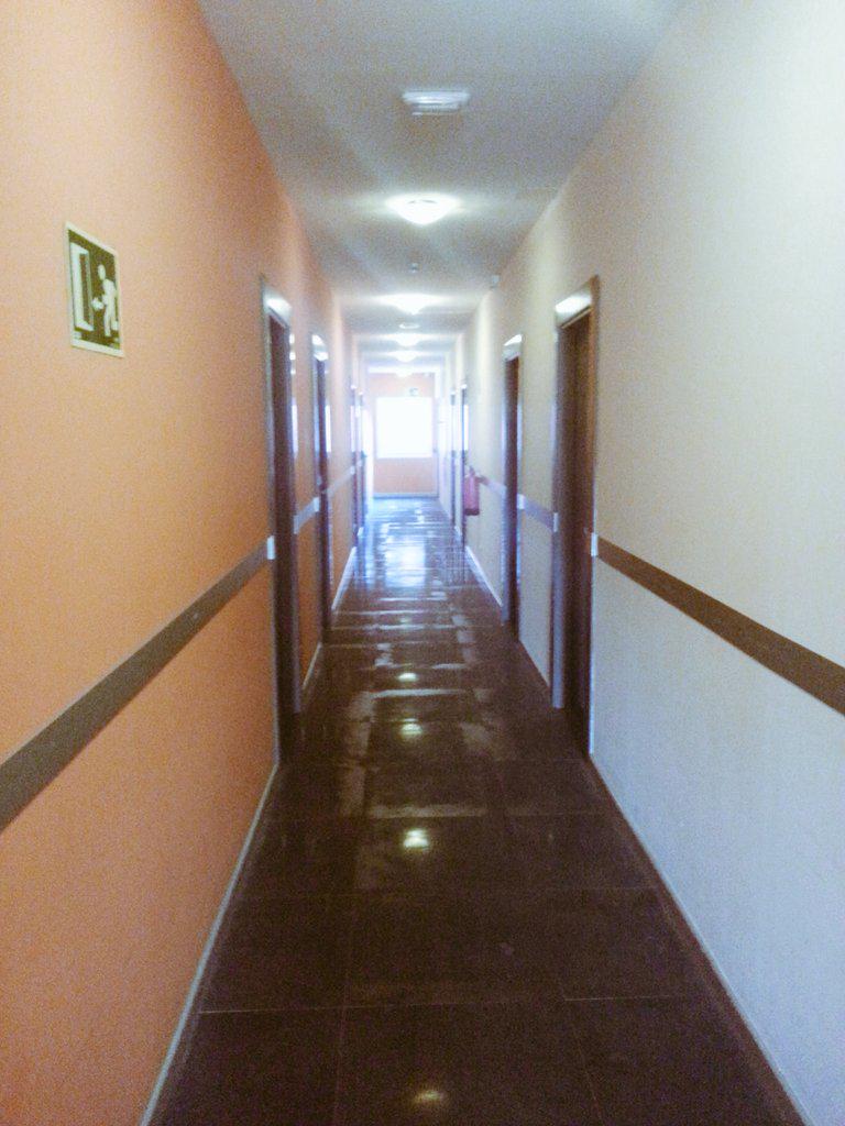 iesazarquiel's tweet photo. Ya en el hotel. Habitaciones distribuidas. Un viaje tranquilo pero largo.
#LosDeCuarto http://t.co/Rfa58aC9dA