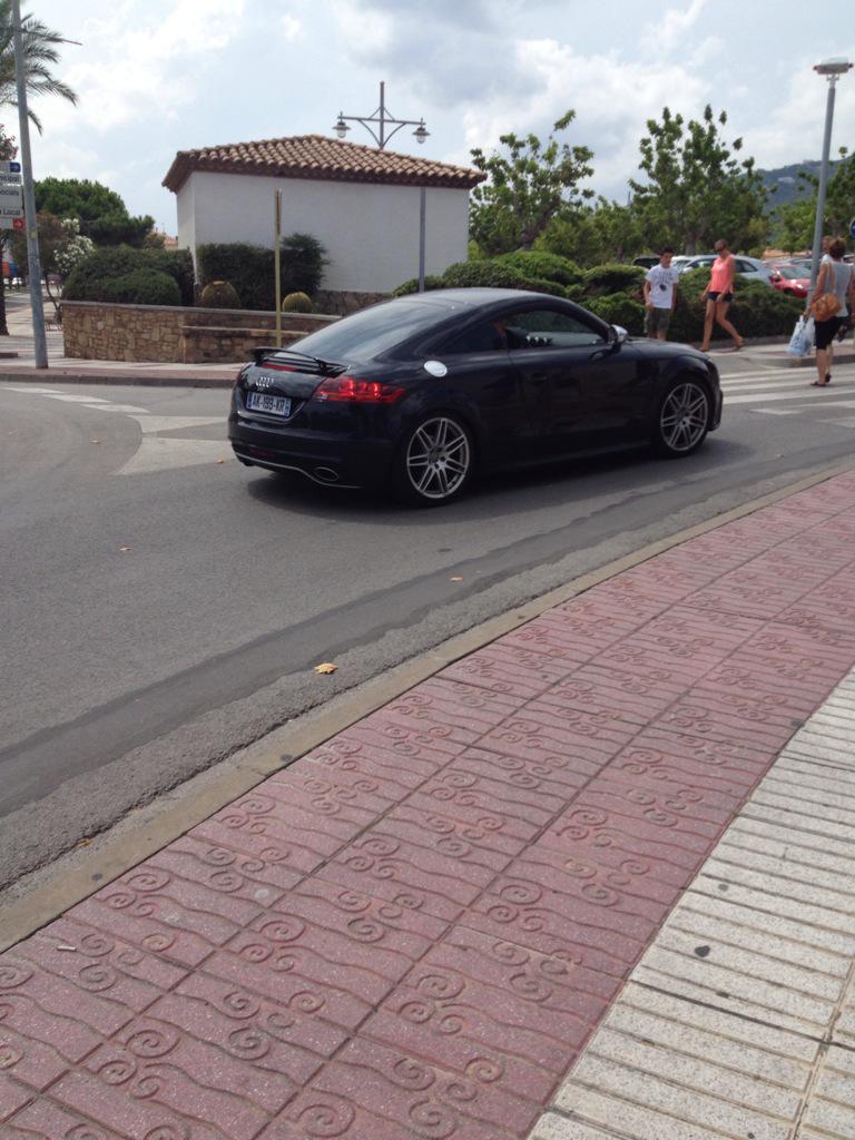 koen99k's tweet photo. Hallo Top Gear Nederland
Hier heb ik mijn afbeelding van een Audi TT! Dit is maar liefst een TT RS #TopGearNL #AudiTT http://t.co/GdvA6sTJGI