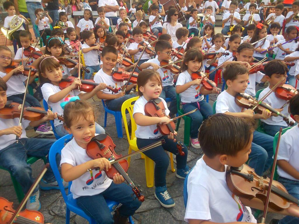Los niños del #ProgramaCompota en Barquisimeto comienzan desde temprana edad con la experiencia orquestal y coral