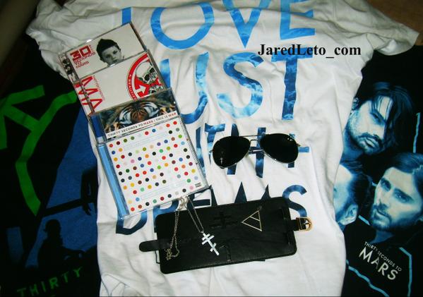 Lestat_7_11_176's tweet photo. It's my own #MarsCollection 👌 👍 😉

@JaredLeto @JaredLetoMerch @MARSStore
@30SECONDSTOMARS http://t.co/Y7r3asZhne