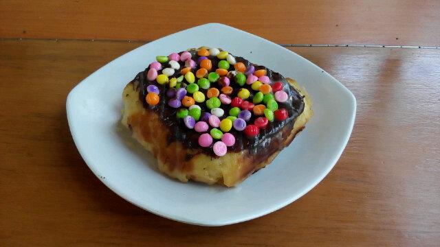 SunadeBdg's tweet photo. Misi min, cobain nih roti bakar ala @sunadebdg roti bakar/kukus pake extra topping! Jl.buahbatu 108 @Kuliner_Bandung http://t.co/M8YcVvNt34
