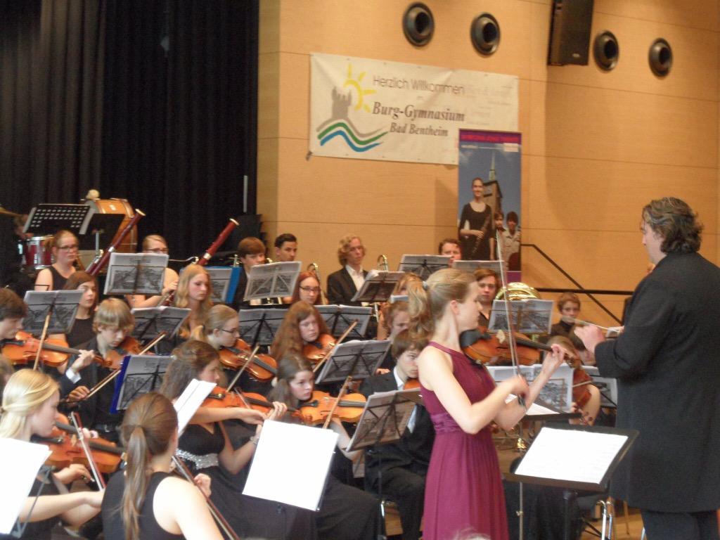 GermaineWijnen's tweet photo. #Chloë Elsenaar speelde de sterren van de hemel in Bentheim. Vrijdag weer in #hof 88 @joriskemps http://t.co/kQTS6Kqf2d