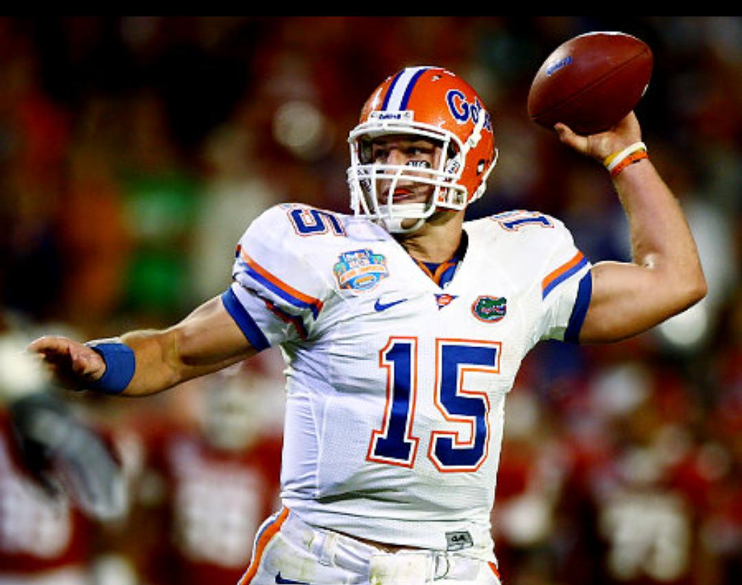 HerculesHandy's tweet image. Retweet for Michael Vick Favorite for Tim Tebow #GreatestCollegeFootballQBofAllTime Bracket #championship