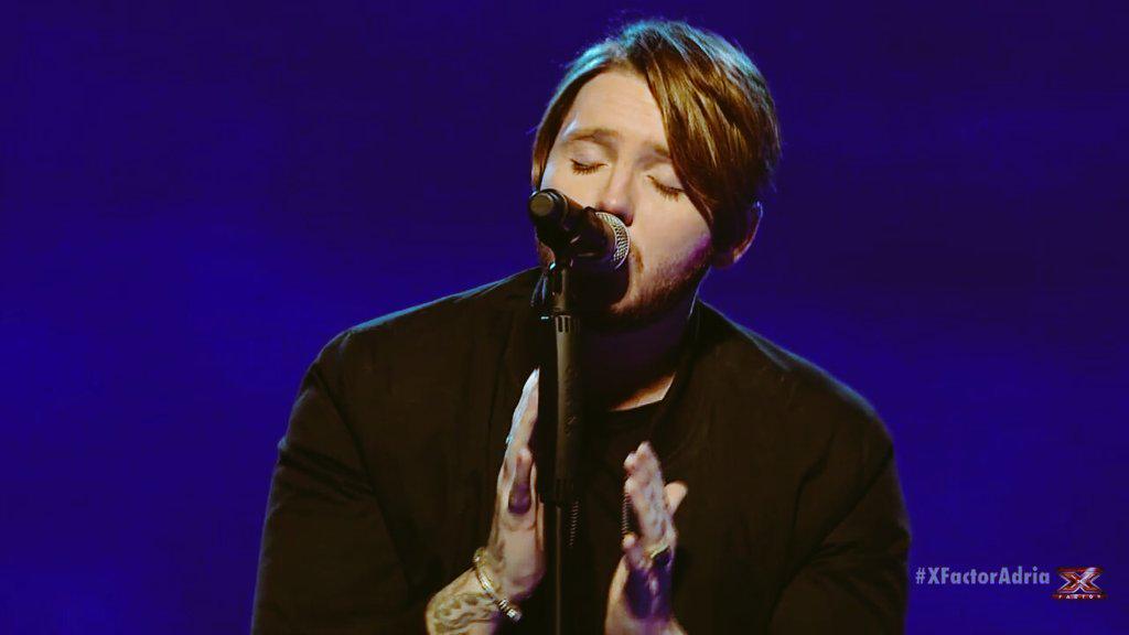 tani_cookie23's tweet photo. ❤ @JamesArthur23 #xfactoradria http://t.co/0K7SlWfkBA