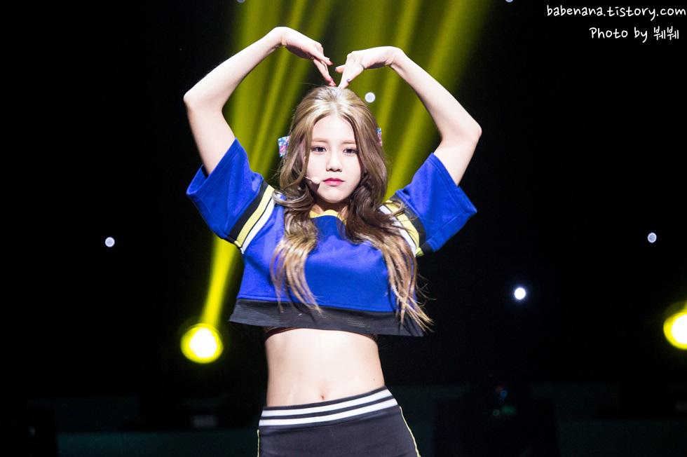 seollhyunx's tweet photo. 150622 #AOA #심쿵해 멜론 악스홀 쇼케이스 #혜정, #설현 직찍 (16p)
 더 많은 사진은 요기로 ->http://t.co/mWWSF9w7aO
힘...들었습니다..ㅠㅠ http://t.co/2EUgeH6yhg"