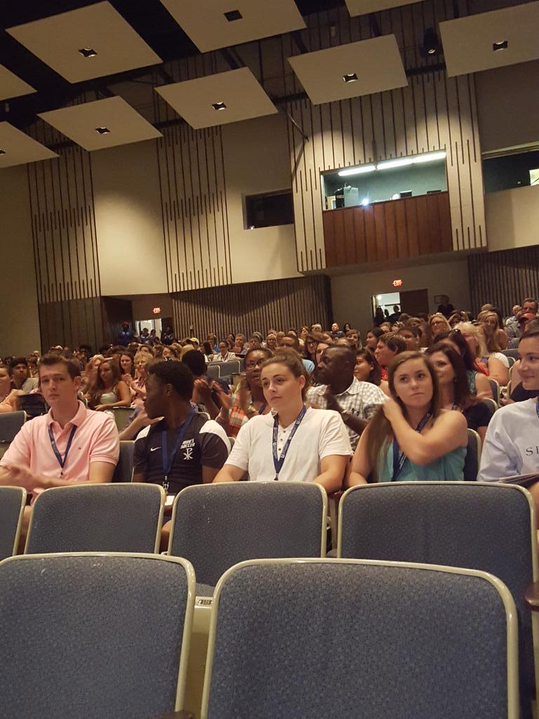 QU ORIENTATION 2015 tweet media