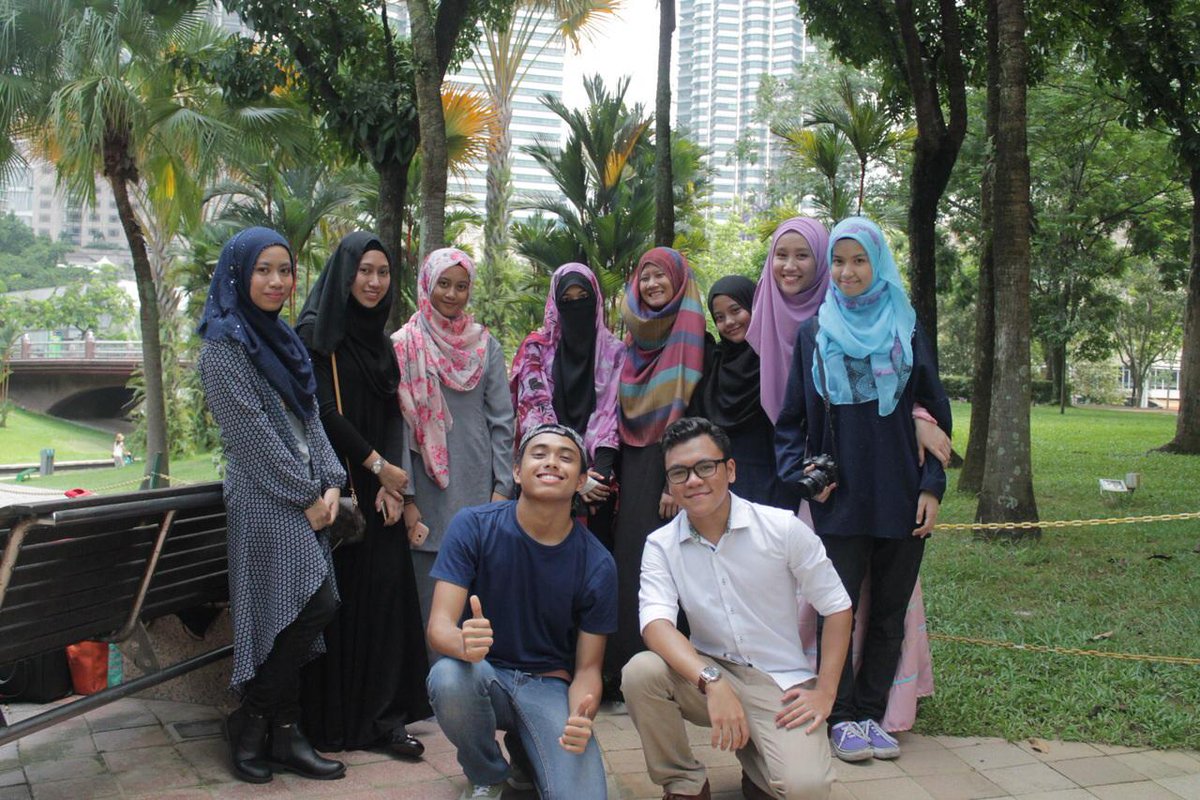 annhamnet's tweet photo. Crews & Volunteers Interviewee +1 of project #WHYHIJAB Day One ππΌπ₯π¬ http://t.co/zmZg0QfTga