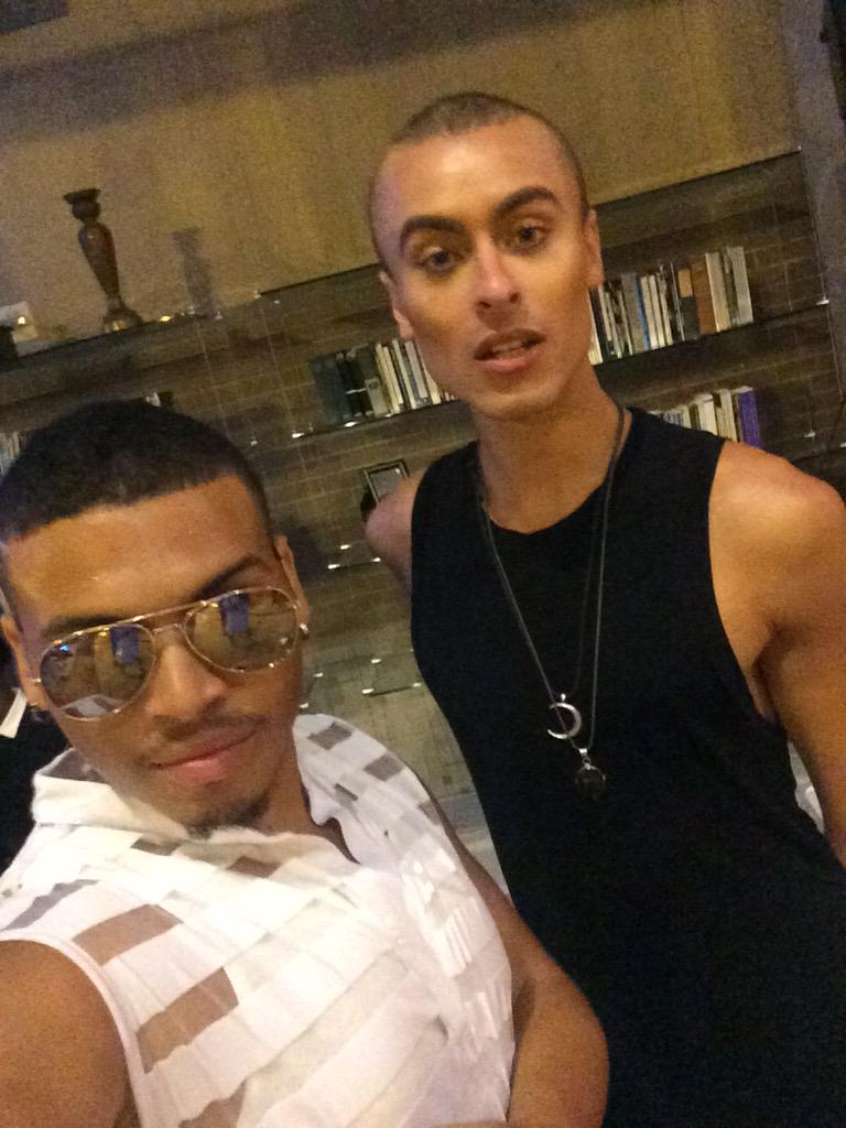 _kreativmind's tweet photo. #runwayfusion2015 #coreywade http://t.co/jRHi4nMCVj