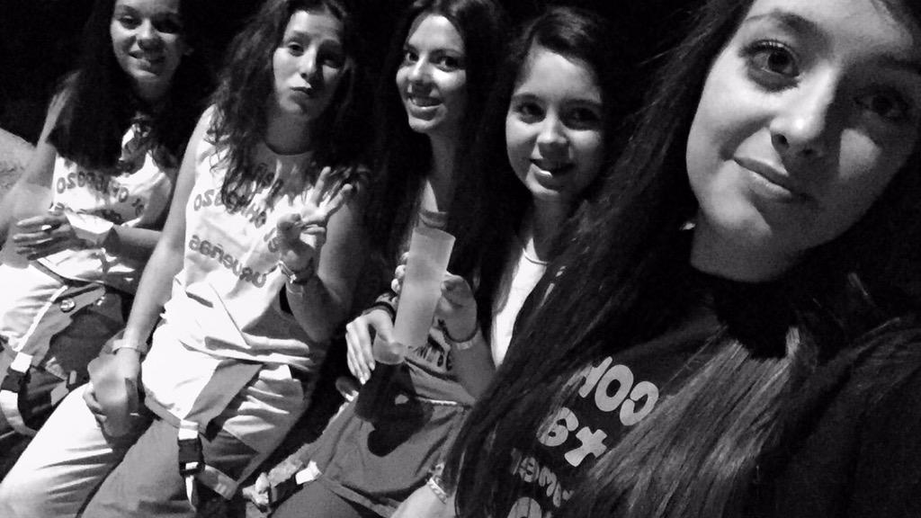 Coral_Marciel's tweet photo. El verano acaba de empezar 👏 #nonosquedaninah @Lady__Chispas @anauru25 @MariaATM7 🎉🎉🎉 http://t.co/0THqVYi2y7