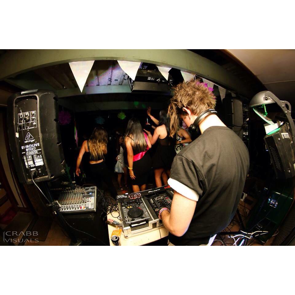 ollie_iles's tweet photo. Few flics from my gigs this weekend! Bring on the weekend #fuckmonday http://t.co/RZwXbWIYGj