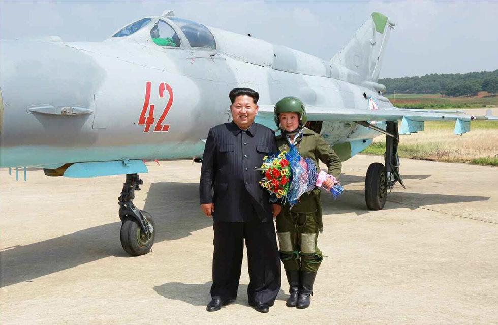 النشاطات العسكريه للزعيم الكوري الشمالي كيم جونغ اون .......متجدد  - صفحة 2 CIHQLmaWEAAUw_s