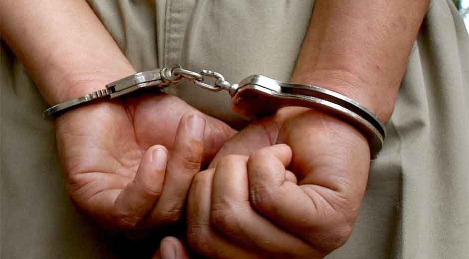 DiarioVeraz's tweet photo. 21 años de cárcel a hombre por violar a una joven en Cojedes  - Diario  Veraz - http://t.co/EYCoETEf8K http://t.co/V6S7sCs17M
