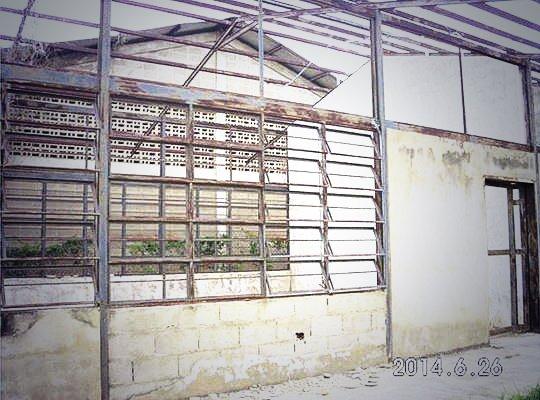 RoseRagt's tweet photo. Escuela “La Central” Rastrojitos  Barquisimeto-Lara estaría listo en el  2007, obra inconclusa #VzlaSaqueada http://t.co/mwftUqcEOU
