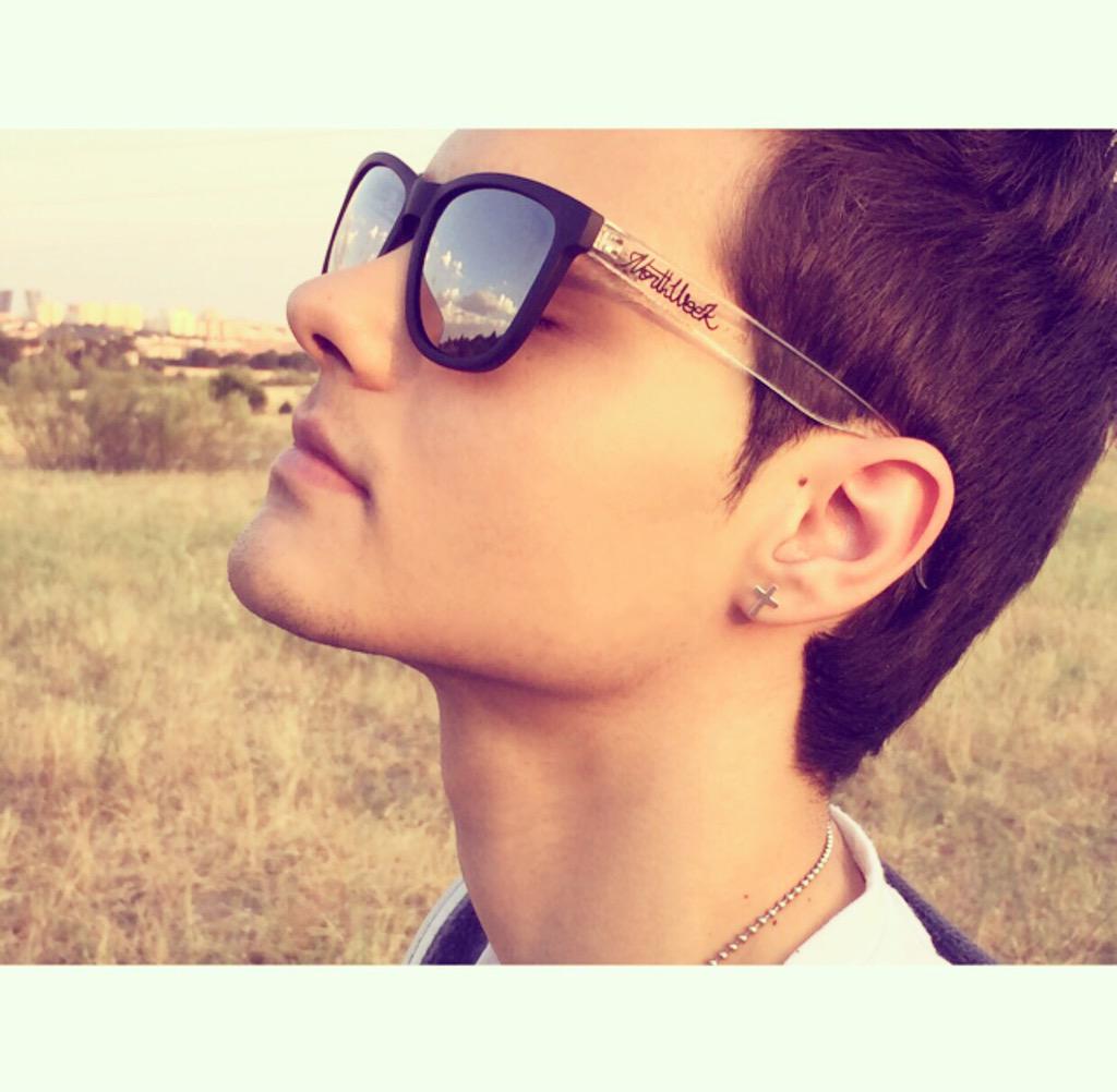 AbrahamMateo's tweet photo. En nada nos vemos enla @LaMaquinistaBcn! Contaros q allí también podéis conseguir mis gafas en su tienda @northweek!😎 http://t.co/3NMrWfUwM9