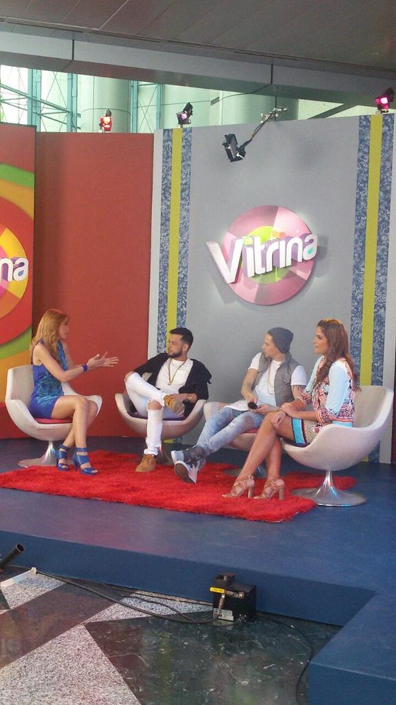 KentyTony's tweet photo. Sintoniza @Vitrina_televen y disfruta en vivo de una excelente entrevista con #ElMaximoDuo #KentYTony http://t.co/cto435sLcK