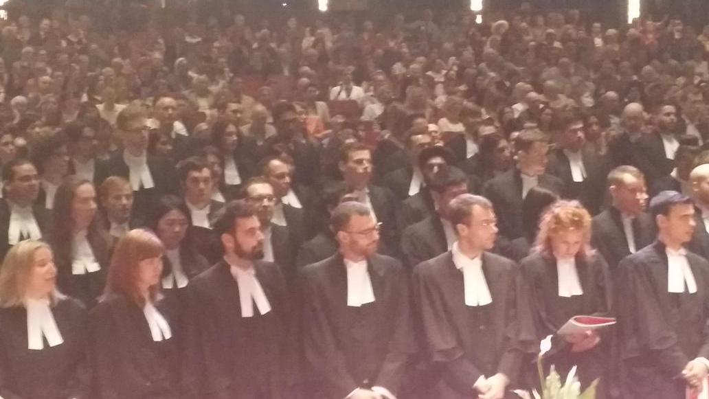 The candidates take their oaths at Ottawa call-to-bar ceremony. @LawsocietyLSUC #called2015.