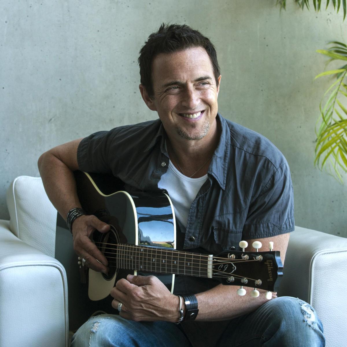 I talked to <a href="/ColinJamesMusic/">Colin James</a> about his gorgeous new album, ‘Hearts on Fire.’ verbnews.com/2015/06/colin-… <a href="/saskjazz/">SaskTel Saskatchewan Jazz Festival</a>