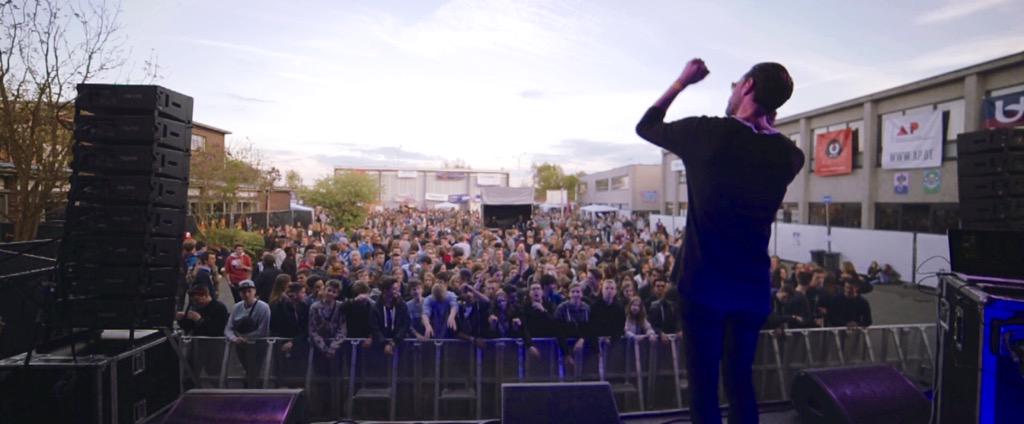 Schoolrock's tweet photo. Nu woensdag 12:00u is het #aftermovie tijd #still van @ED_SCISSOR #CantWait http://t.co/EyTqhky16w