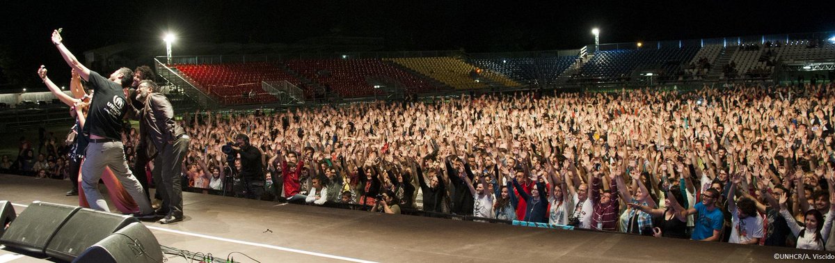 UNHCRItalia's tweet photo. Sabato al #WRDLIVE eravamo quasi 5.000 per i #rifugiati! Una serata di musica, reportage ed emozioni! Grazie a tutti! http://t.co/sBVQIp2Bgu