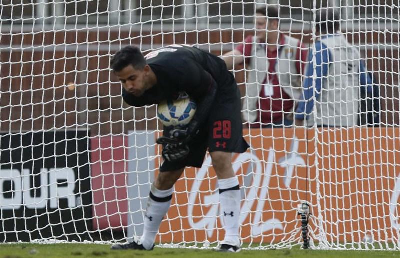 SaoPauloFC's tweet photo. "Eles fizeram a diferença" - @renan_ribeiro28 agradece apoio do torcedor

VEJA: http://t.co/qU3JGI3U6k http://t.co/3c5Ub7ebbv
