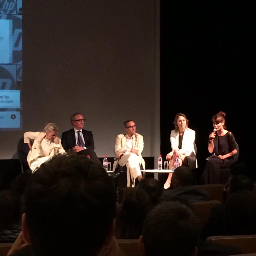 julieauroux's tweet photo. Une belle brochette brillamment introduit par @mv_das au #YENTalk! @BMeheut @jbrudelle @Clara_Gaymard @ChevalMari #HP http://t.co/gjGNPfRZVi
