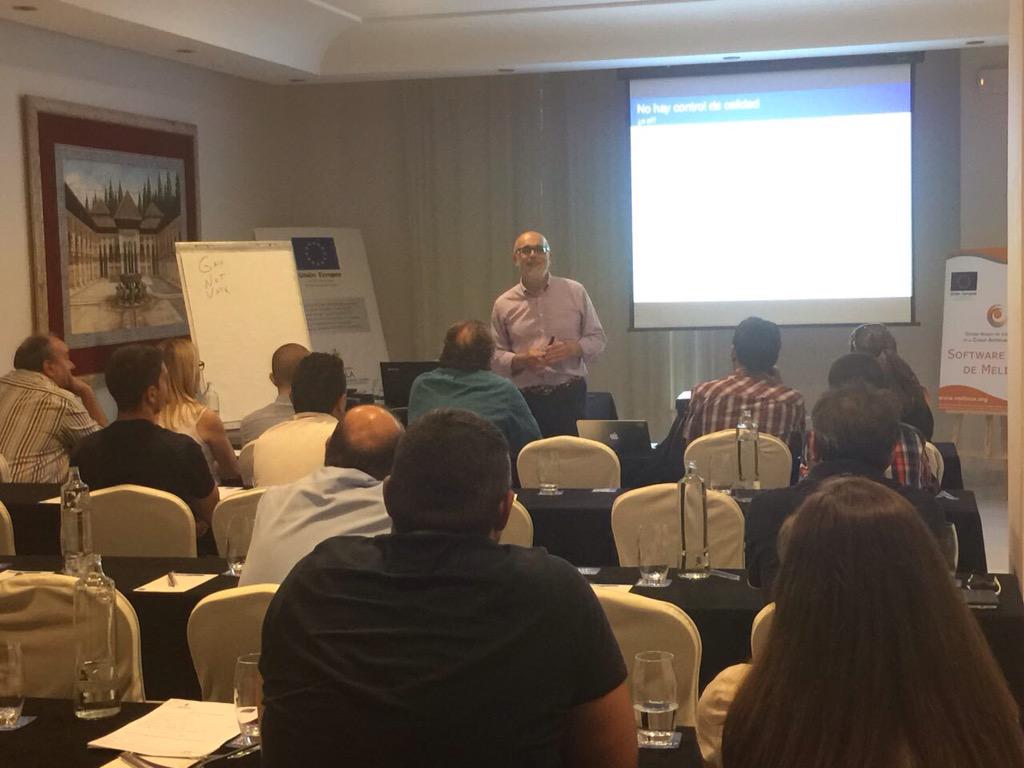 CentroMelinux's tweet photo. Comienza el taller de software libre con Victoriano Giralt, informatico veterano y eminencia del software opensource. http://t.co/YwtoT7m8Vc