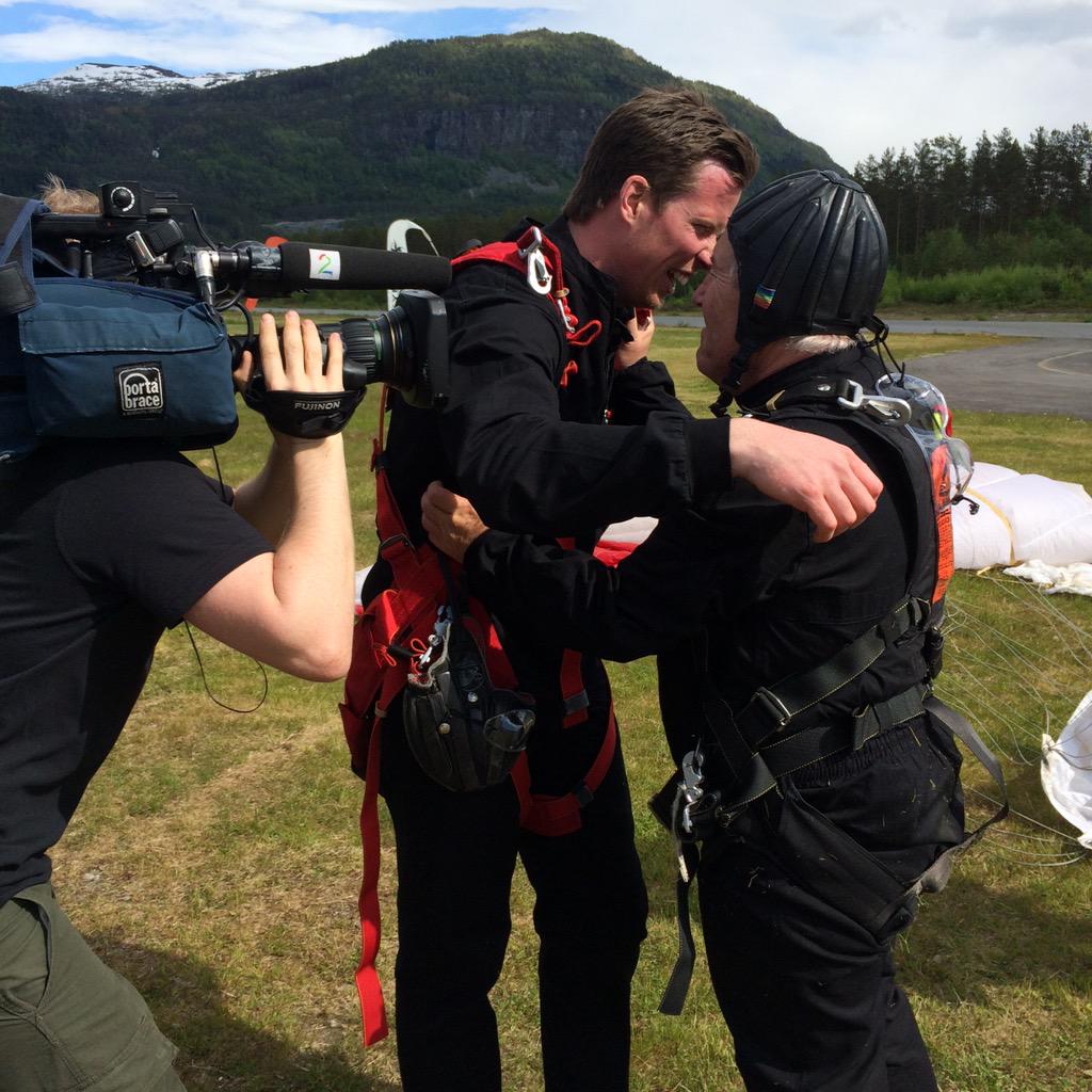 Aldri for sent! Fallskjermhopping for aller første gang! Med <a href="/jespermathisen/">Jesper Mathisen</a> på Voss.
