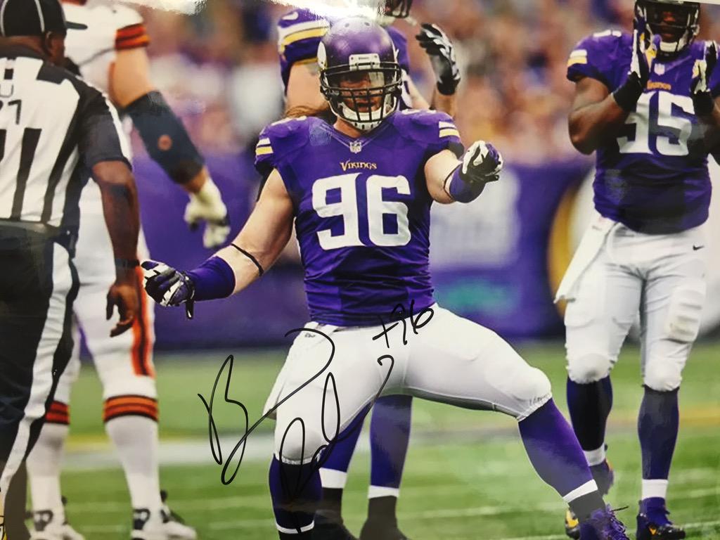 ViktorTheViking's tweet image. Time to brighten up your Monday...FOLLOW &amp;amp; RT for a chance to win a signed photo of DE Brian Robison!