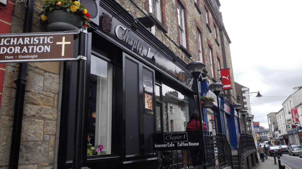 VapeApe_Ireland's tweet photo. Our products are now in @chapterone coffee shop in Cavan town. Try it, enjoy it! #beecakes #cavan #chapter1 http://t.co/UcL504Alx1