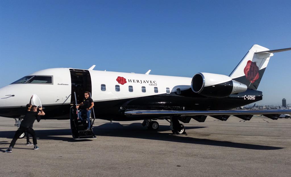 bombardierjets's tweet photo. MT @robertherjavec Photo shoot with @bombardierjets for #Experiencemagazine http://t.co/NtSppwCVaQ