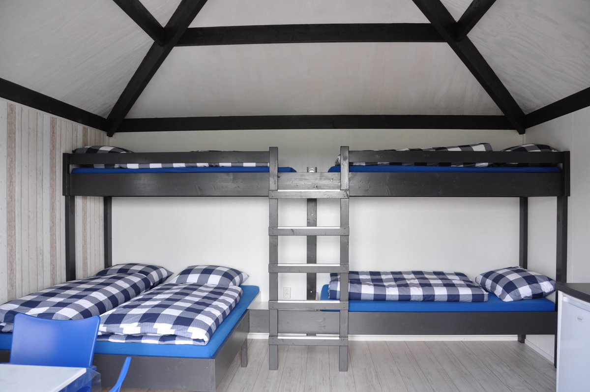 Tot 3 juli nog vrij de vijf persoons #hooiberghut op #camping De Nesse @campingdenesse vlakbij het strand