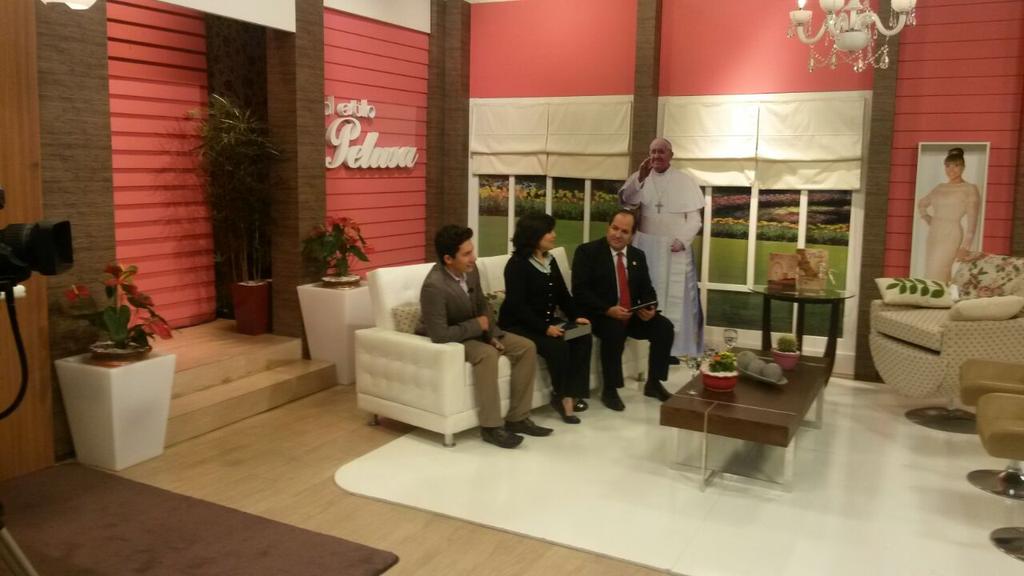 Participando en el programa "Al Estilo Pelusa" por el canal <a href="/latelePy/">latele</a>