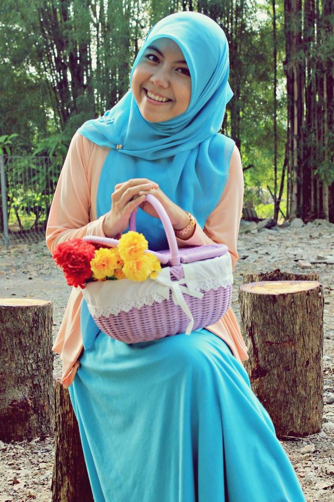 vani_embem's tweet photo. Simple Hijab ^^ #HijabStyleMolto @BuMolto http://t.co/WoNi4ecXrU
