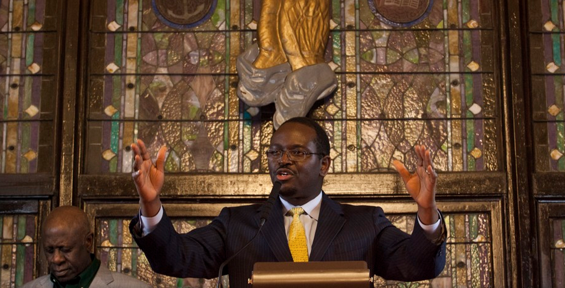 TheAtlantic's tweet photo. How Clementa Pinckney fell victim to neo-Confederate ideology in the heart of the old South http://t.co/o1w7zxEf2t http://t.co/dCIkusrz4l