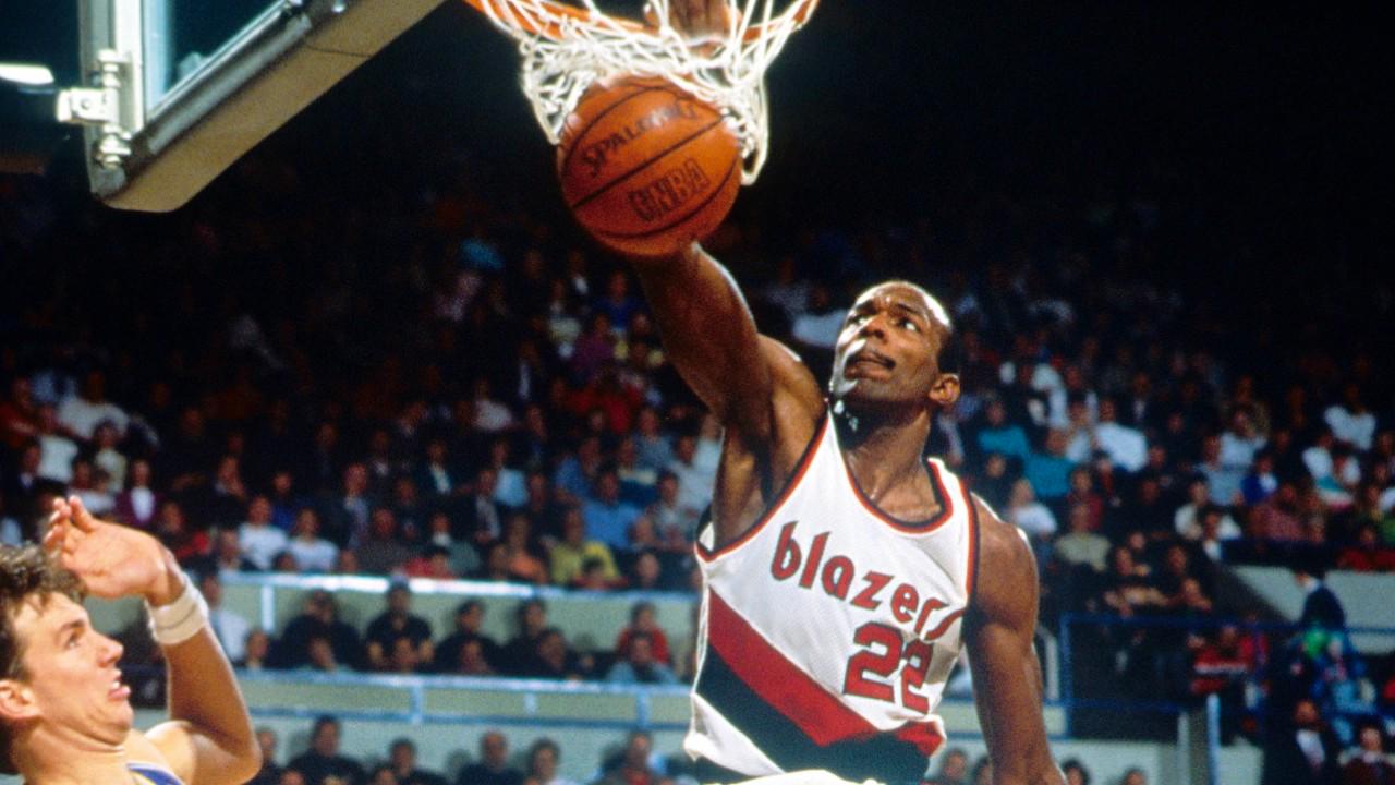 Happy 53rd Birthday to Hall of Famer, & legend Clyde Drexler!

 