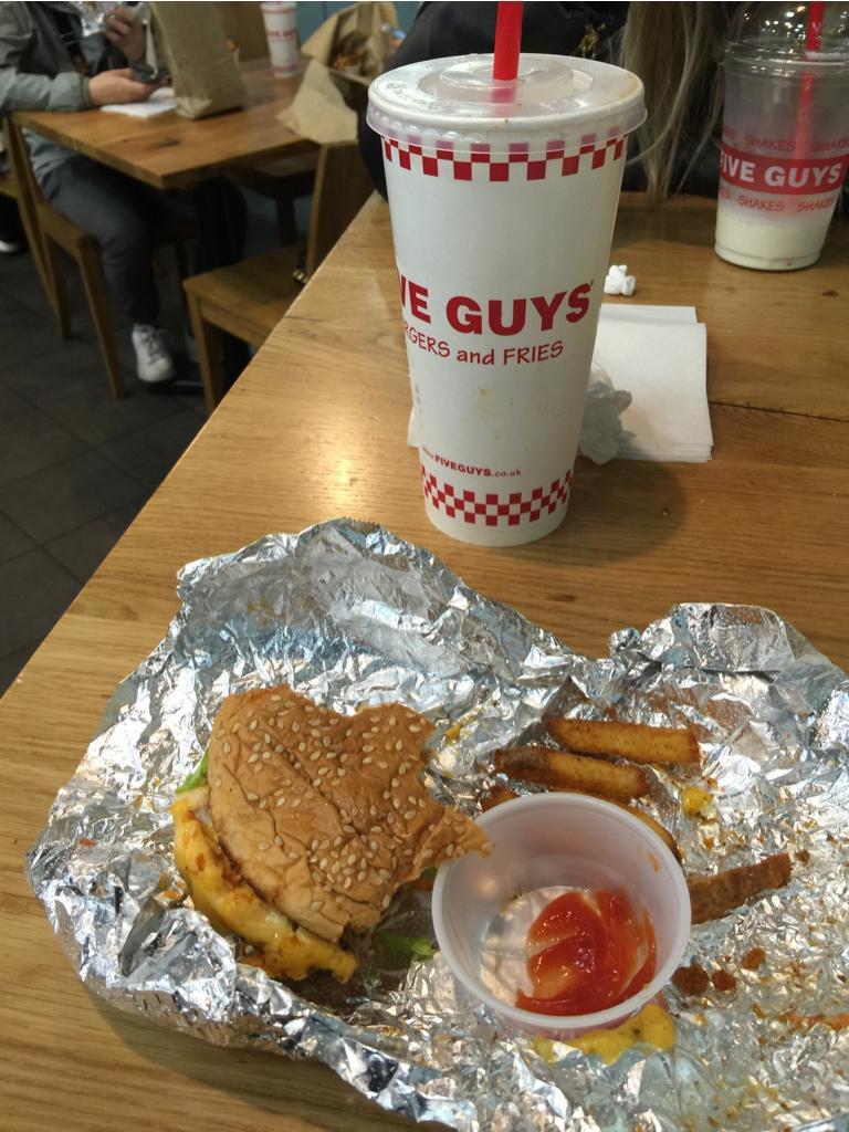 CharlieSimpson's tweet image. Forgot how good @FiveGuysUK is!