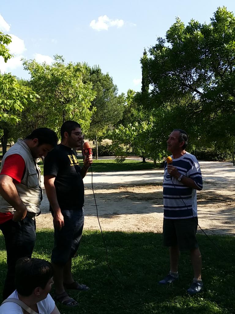 ADISLI_Madrid's tweet photo. Uno de nuestros usuarios entrevistando a #Isidro #AdisliEnLaCalle #DiCapacidad . ¡ @Radio_Enlace apoyando ¡ http://t.co/HRsC69UMBp