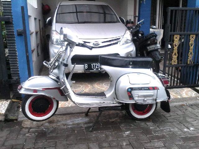 vespadoin's tweet photo. RT @kenyotgila: Sprint 78 vellos #bagol siap touring lokasi tangsel-pamulang pin: 3321395F http://t.co/tyZzHgD58o