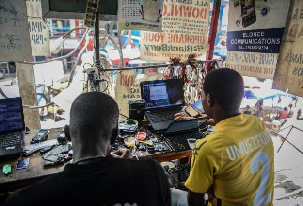 AfricaDiligence's tweet photo. A terme, le #numérique permettra d’intégrer le #CommerceInformel au circuit légal en Afrique http://t.co/kmCnALtXGL http://t.co/xChfemt3Fe