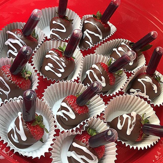 NelaCollective's tweet photo. #MaryJane Wines Druken Berries 😮 #Cannabis #Edibles #Marijuana #Fresh #Strawberry http://t.co/3eiEq6UHjG