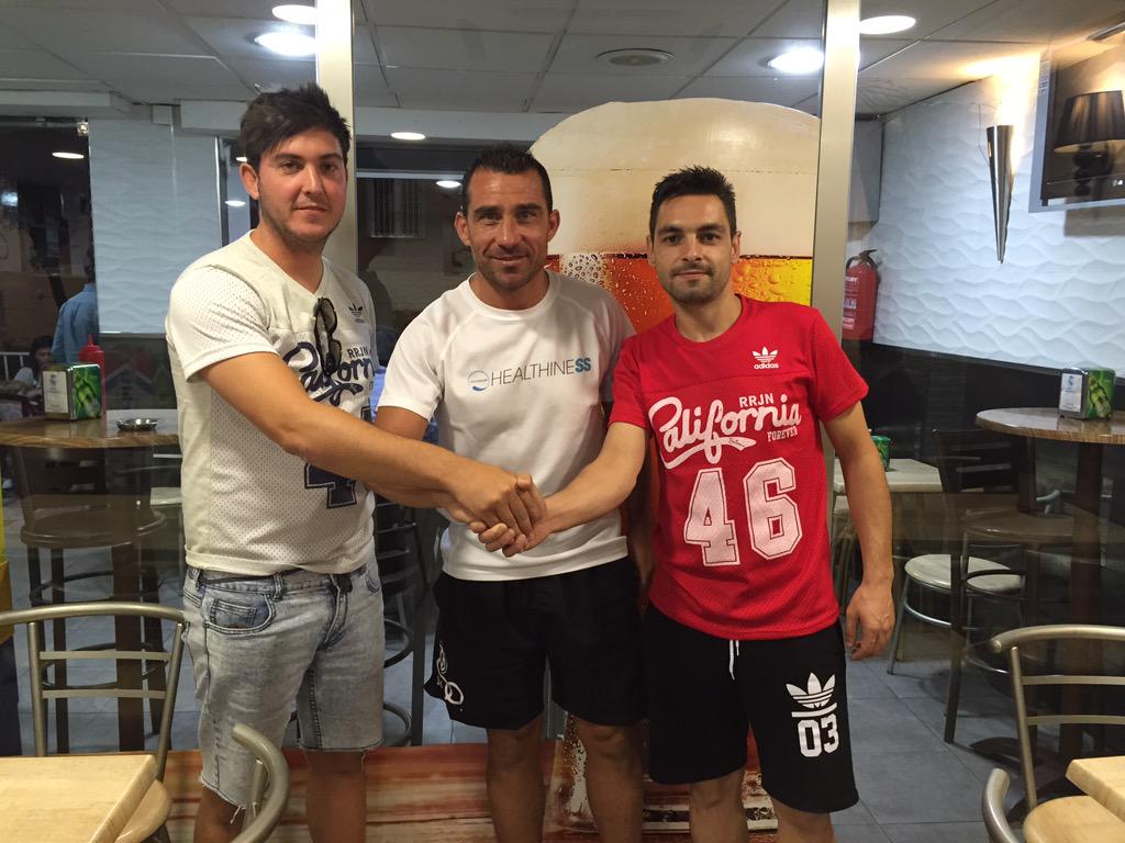 ARMILLACF's tweet photo. Ya es oficial el fichaje del nuevo entrenador del Armilla C.F. Jesus Sierra. Bienvenido!!!!! http://t.co/1bnYIzdxWu