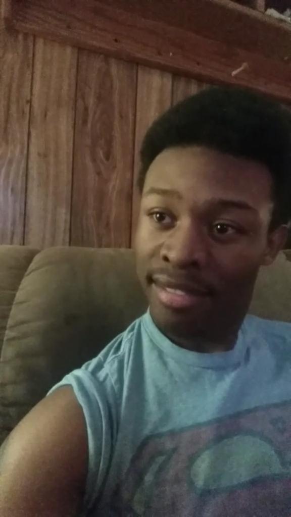 MelvinGray7's tweet photo. The face I make when people who try to sing...and seriously can't...😂😐 #thefaceimakewhen #omg #retweet http://t.co/l6moulZoMB