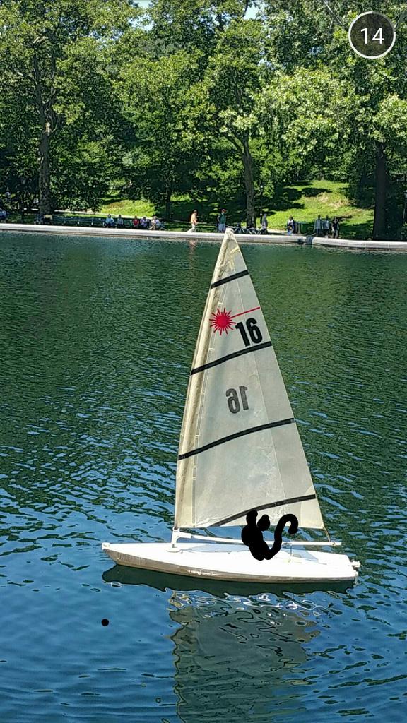 serafinapekka1a's tweet photo. #Edtech #camp in NYC.  Had lunch with #StuartLittle in #CentralPark .  #booklove #codinggeek http://t.co/1DirFZjcCc