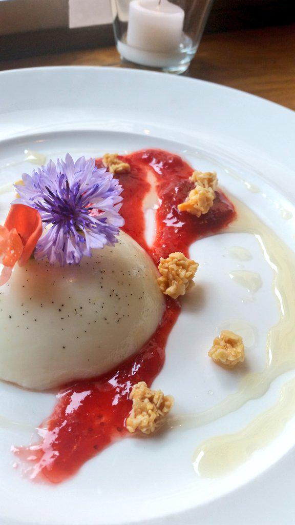 MatysonBYOB's tweet photo. Buttermilk Panna Cotta #dessert @MatysonBYOB http://t.co/LEeE7ECpQJ