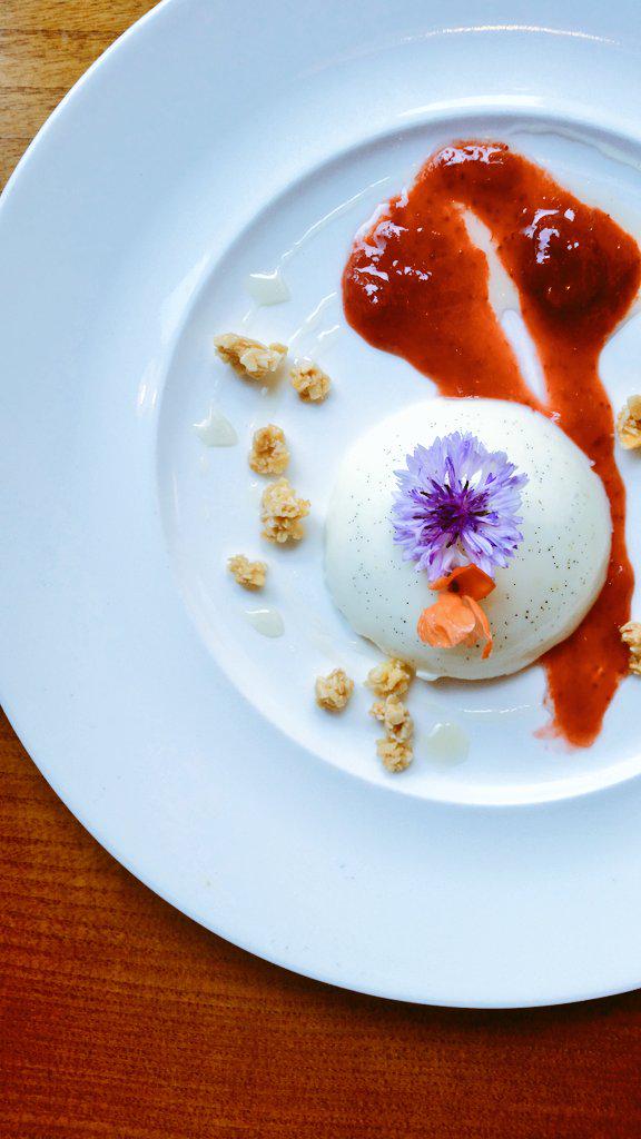 MatysonBYOB's tweet photo. Buttermilk Panna Cotta #dessert @MatysonBYOB http://t.co/LEeE7ECpQJ