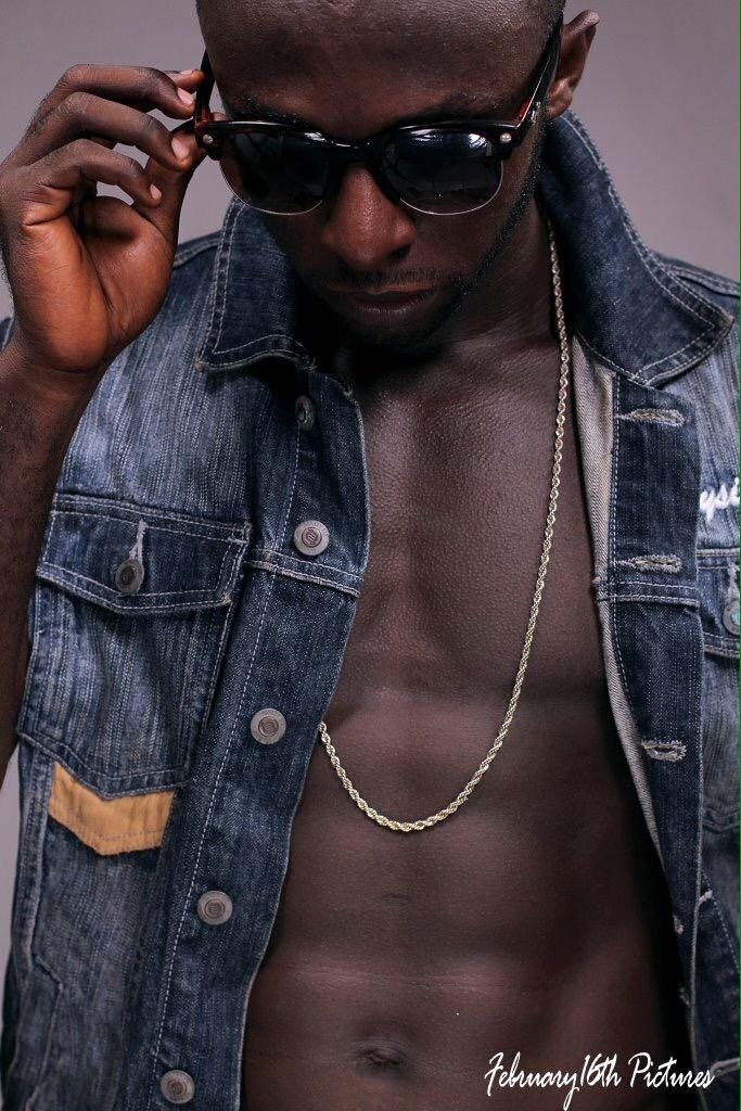 Mr ELAD est l'auteur du hit single "CHAKARA" sortie sous le label "MUMAK" .